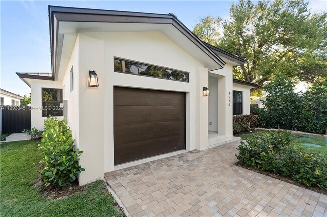 Foto del edificio - 8570 SW 198th St