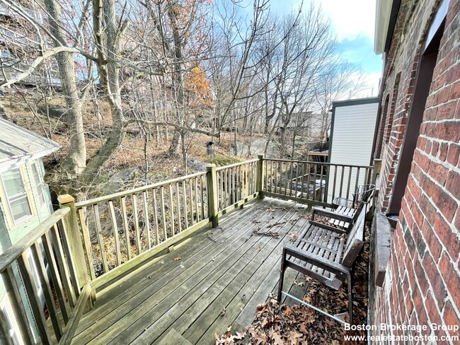 Building Photo - 147 Marcella St