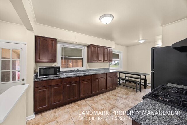 Foto del edificio - 3619 216th Pl