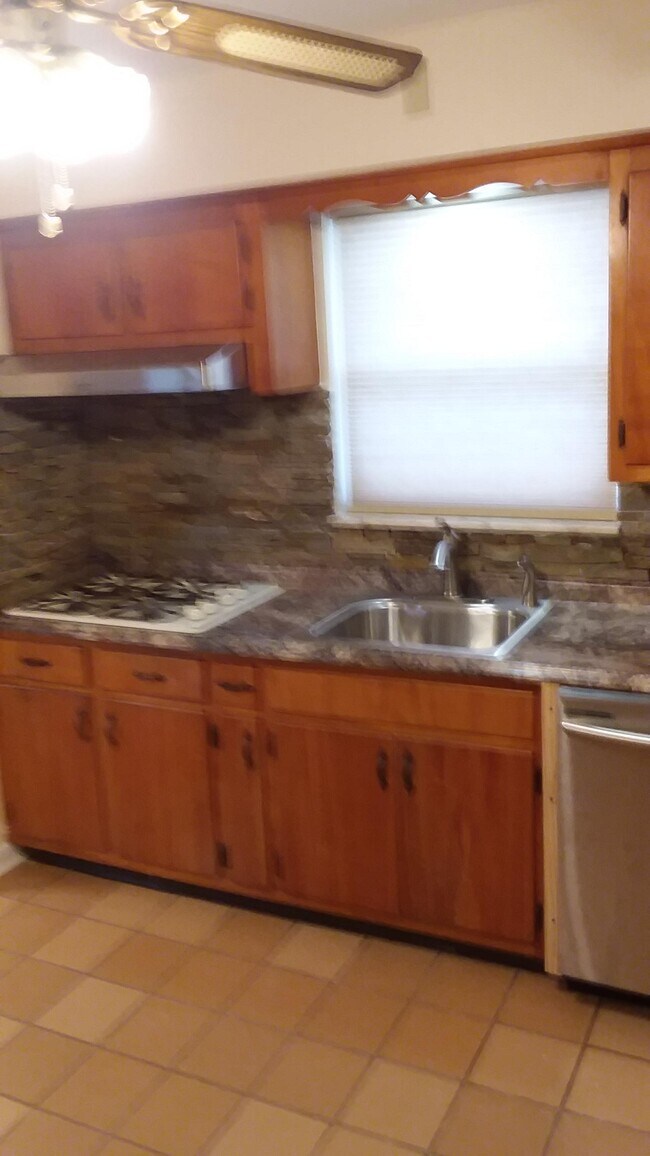 Photo - 250 Maple Avenue, Fort Lee, NJ 07024 - 3 BR 1 BA multi-family home
