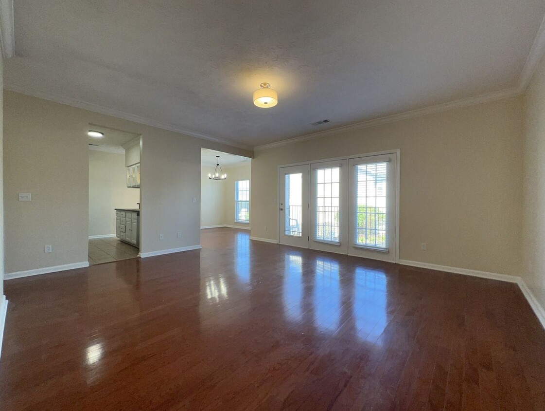 Foto principal - Convenient Newly Remodeled Condo