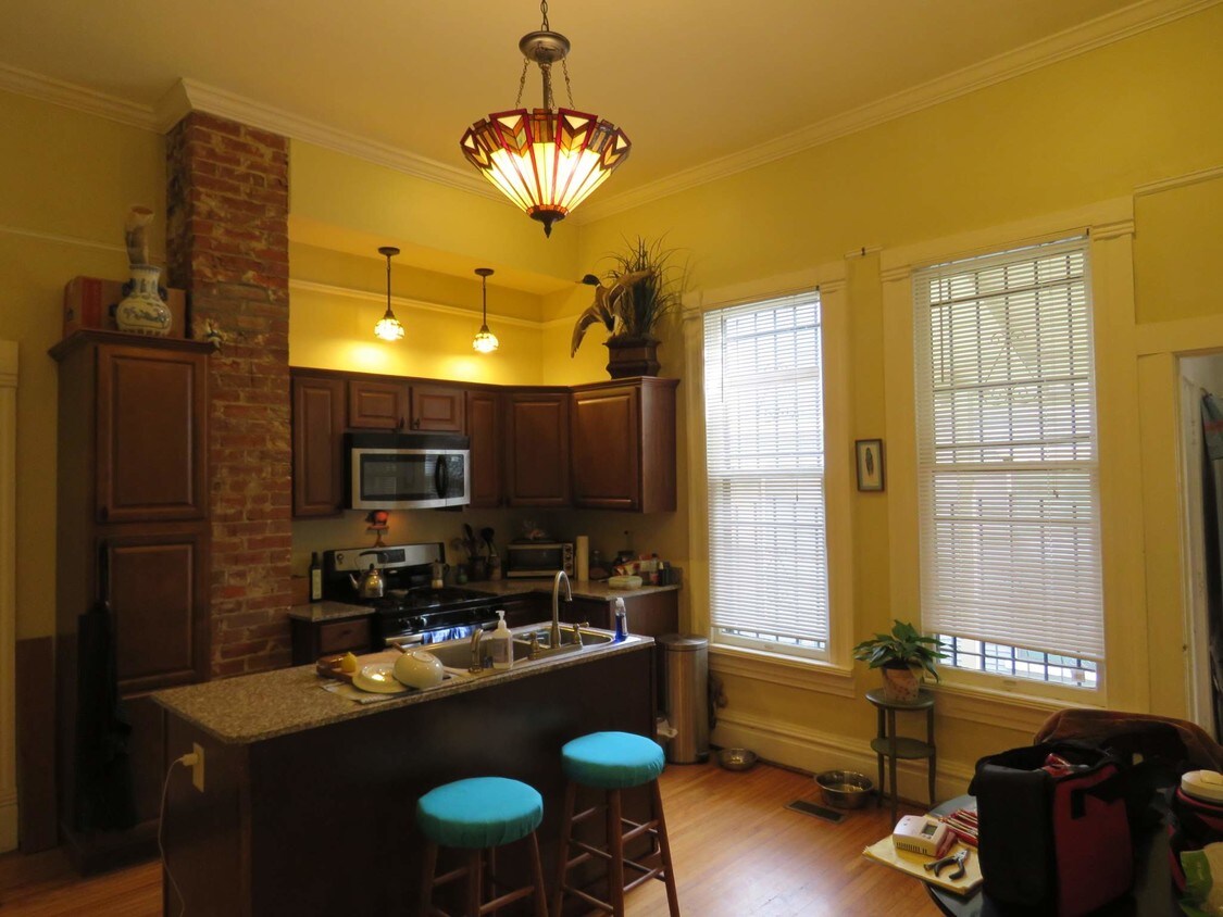 2208 S Spring St Unit B Little Rock Ar 72206 Apartment For Granite Countertops In Updated Eat Kitchen 2208 S Spring St