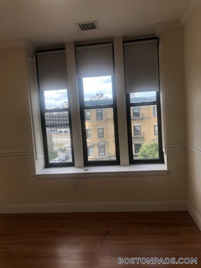 Building Photo - 1126 Boylston St