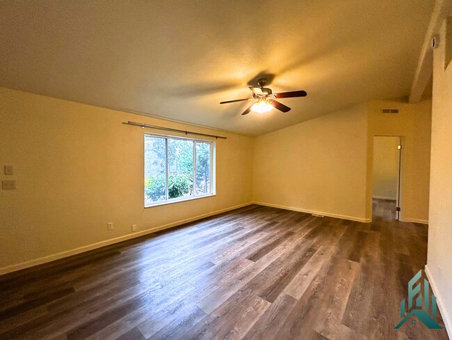 Building Photo - 640 SE Crystal Lake Dr