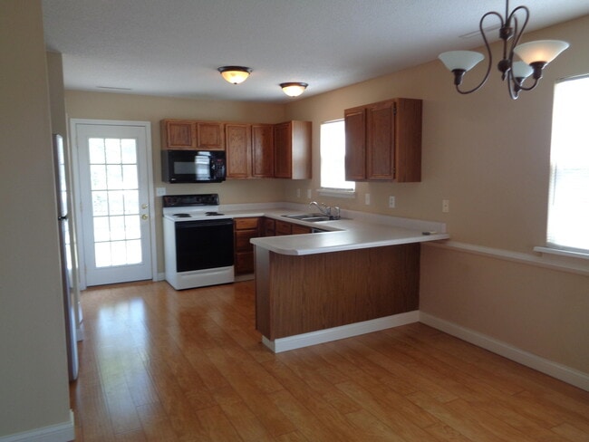 Building Photo - 2600 Sunflower St