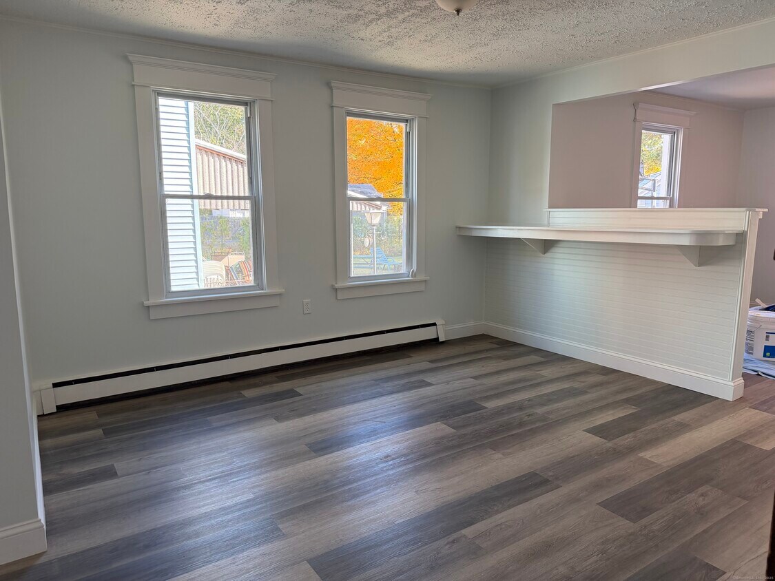 Building Photo - 105 Silver Ln