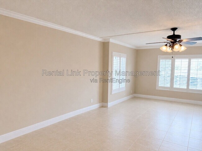 Foto del edificio - 2264 Winkler Ave