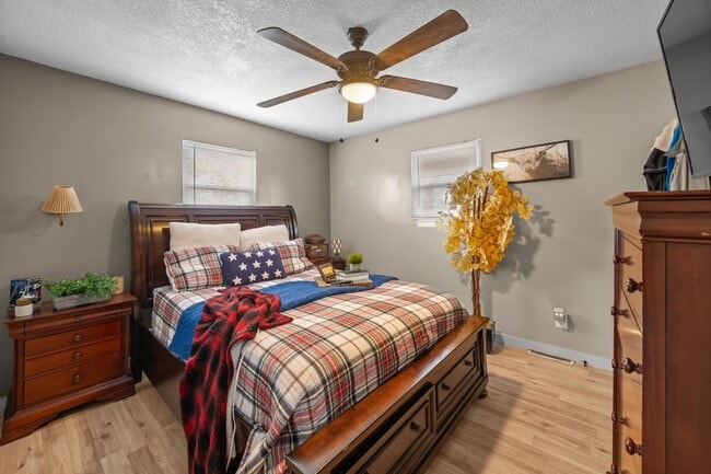 Building Photo - 408 Zay Dr