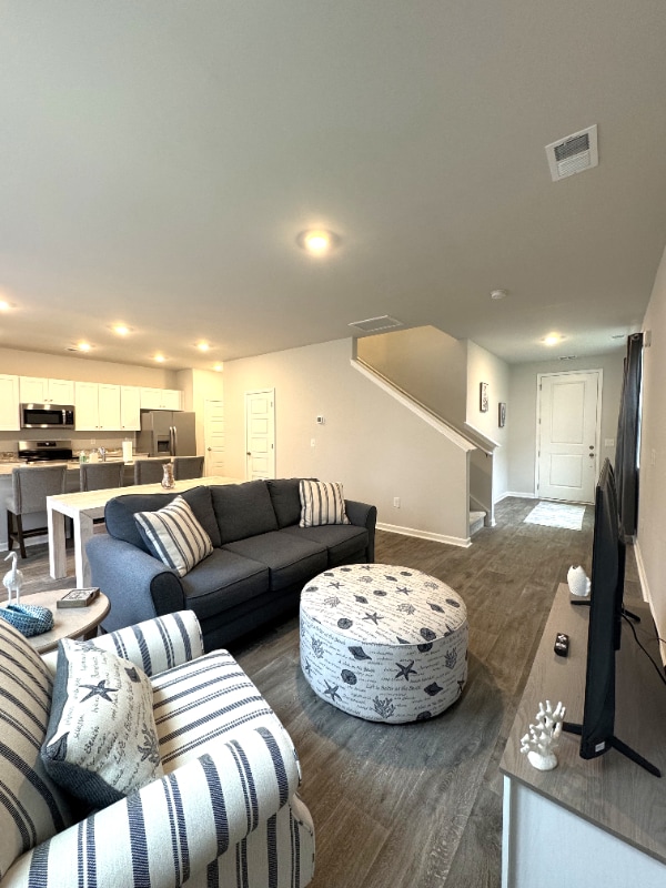 Building Photo - 145 Cypress Holw Dr