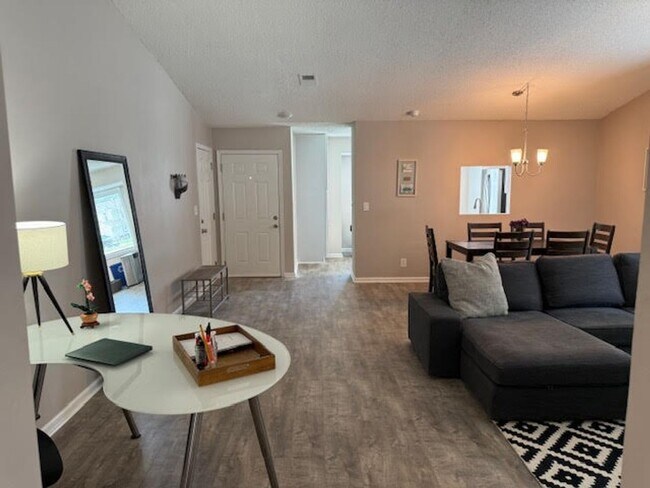 Foto del edificio - FOR RENT! CHESAPEAKE