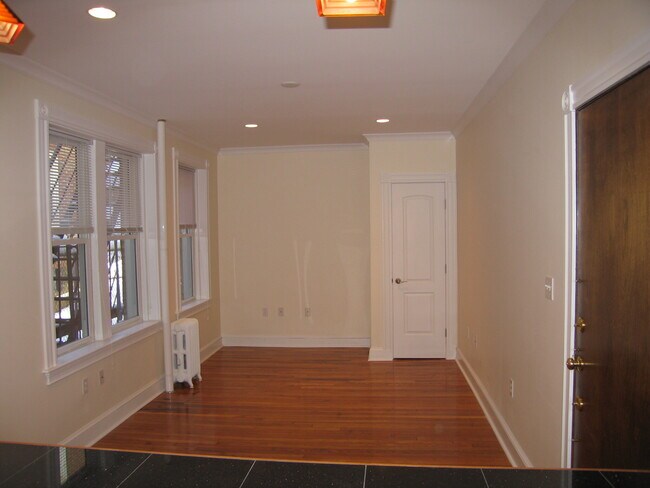 Building Photo - 33 Walbridge St