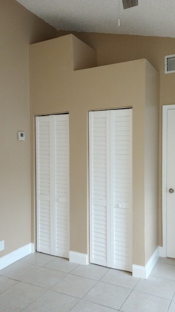 closets - 1033 NE 9th Ave