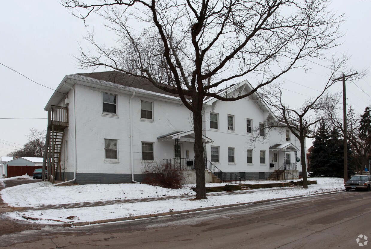 Building Photo - 3101-3111 E 31st St