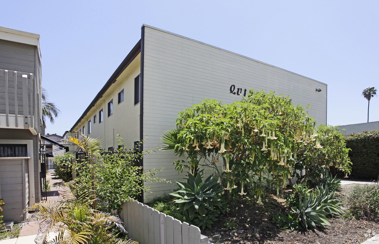 Building Photo - Quinta Irma