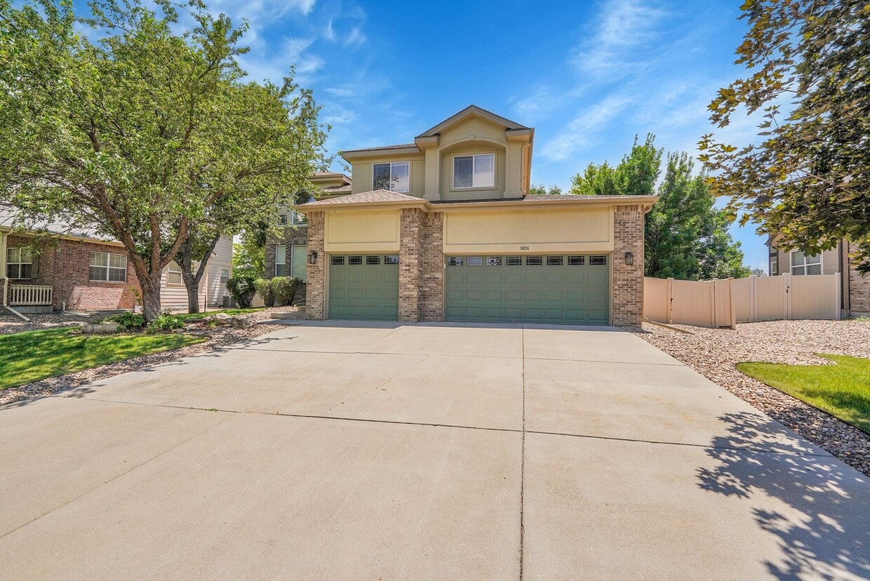 Primary Photo - Wonderful home located in Broomfield with ...