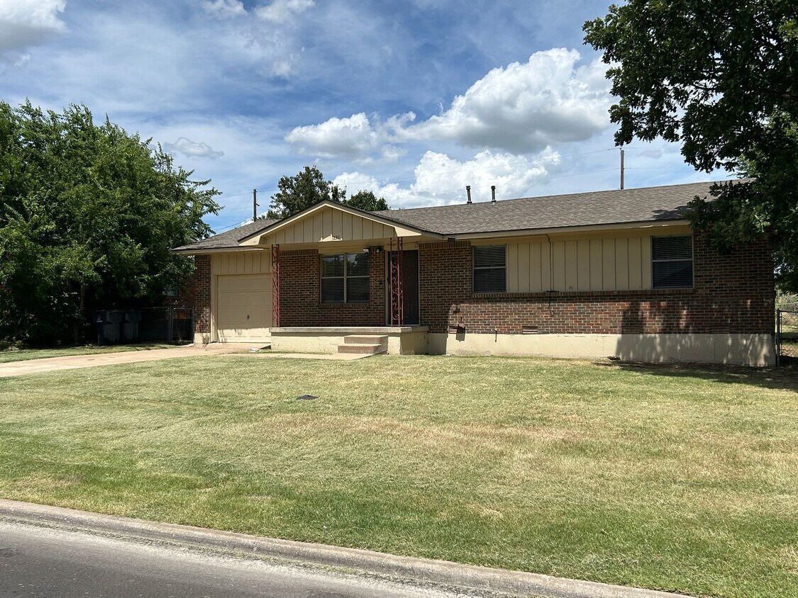 Primary Photo - 2311 NW 43rd St