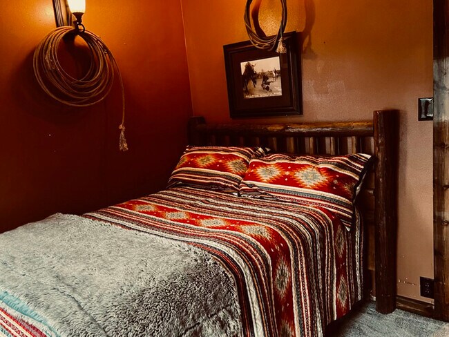 Building Photo - 13325 Brush Creek Rd