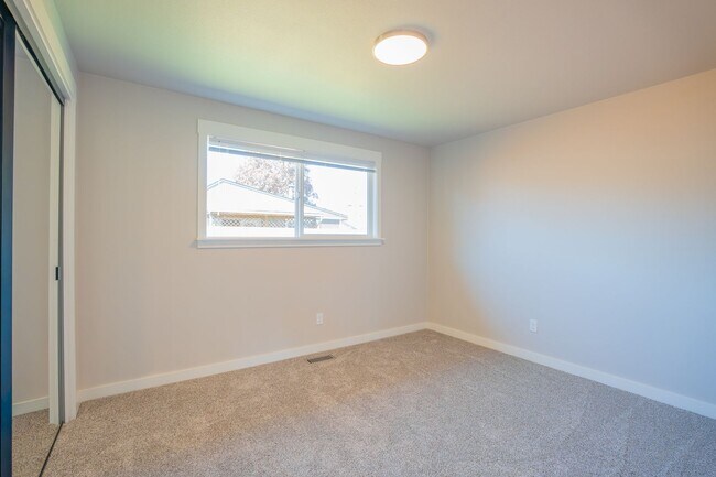 Foto del edificio - Newly Remodeled Large 2 Bedroom!