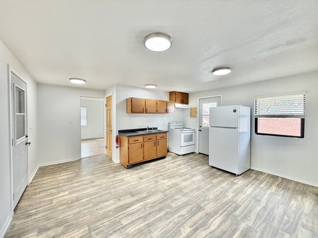 Building Photo - 425 S Jackson St