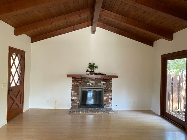 Foto del edificio - 554 Paige Ln