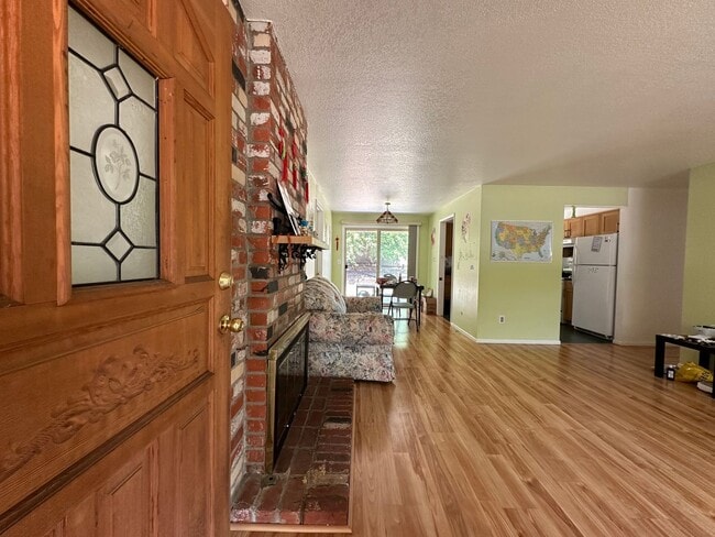 Foto del edificio - single level 3 bedroom house, Timberhill n...