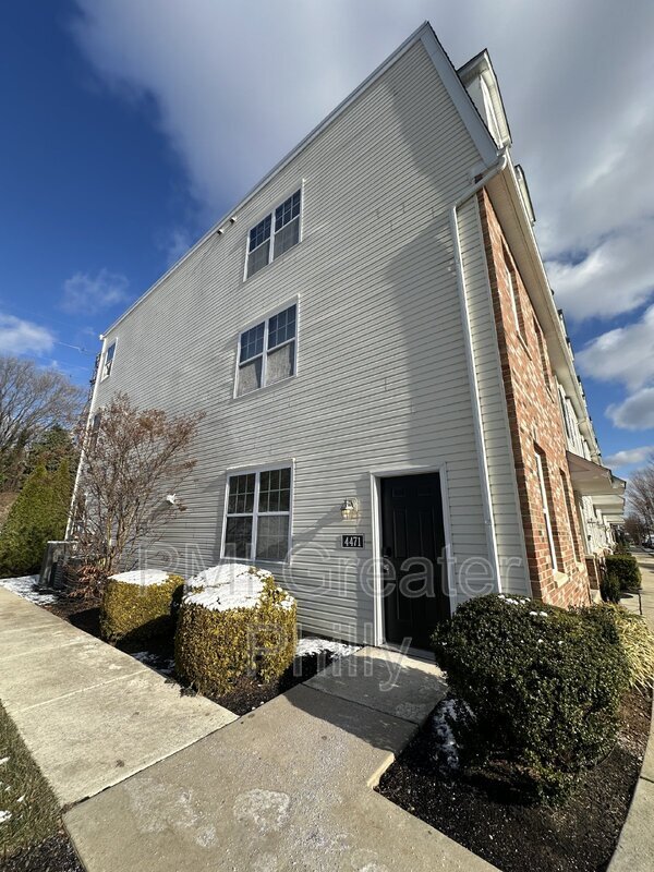 Foto del edificio - 4471 Driftwood Dr