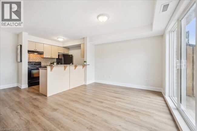 Building Photo - 45 Cedarhill Crescent