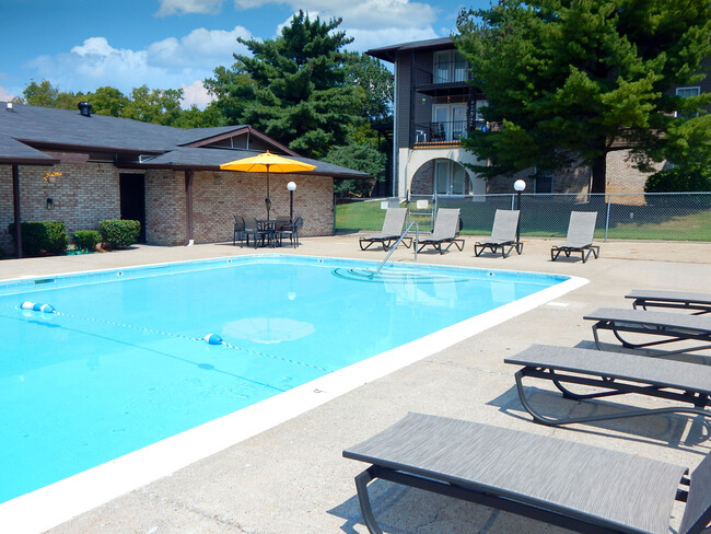 Foto del edificio - The Village at Crestview Apartments