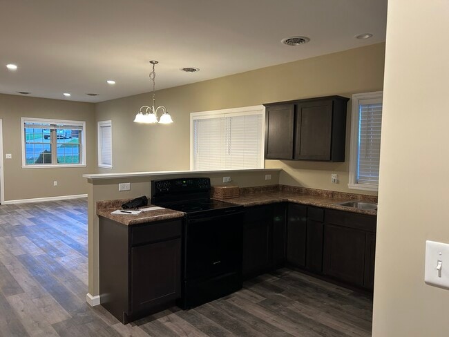 Building Photo - 106 Beckman Dr