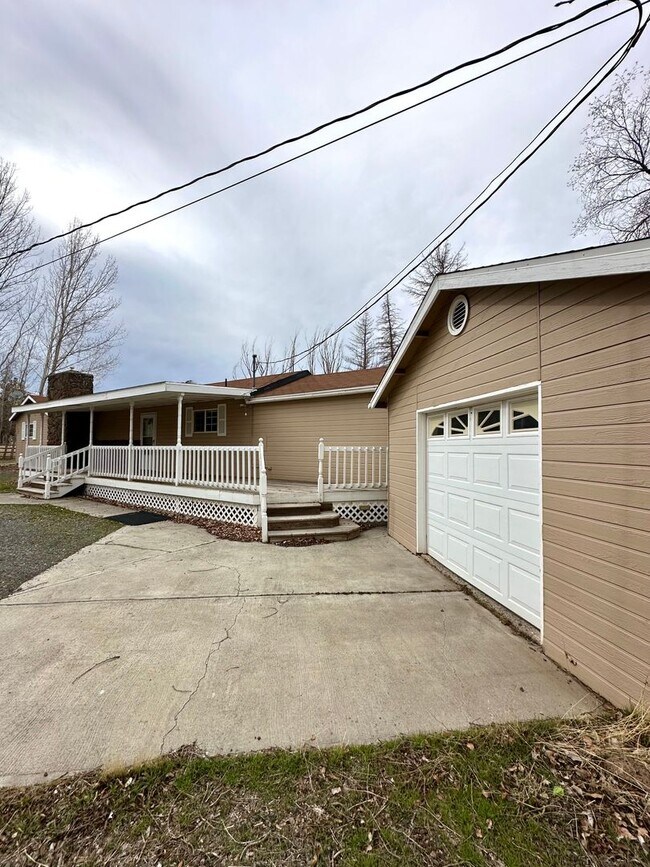 Building Photo - 333 SW 35th St