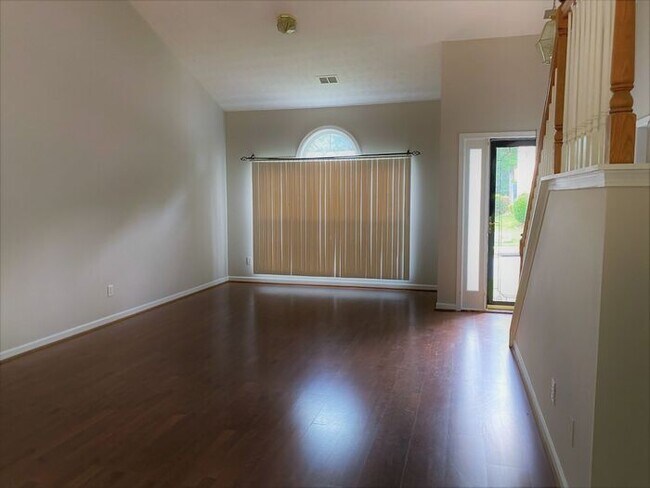 Building Photo - Large home with finished basement
