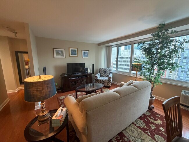 Building Photo - 211 E Ohio St