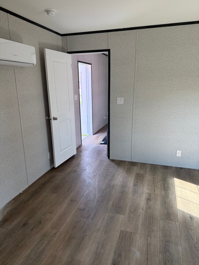 Foto del edificio - 6475 Colony Park Dr