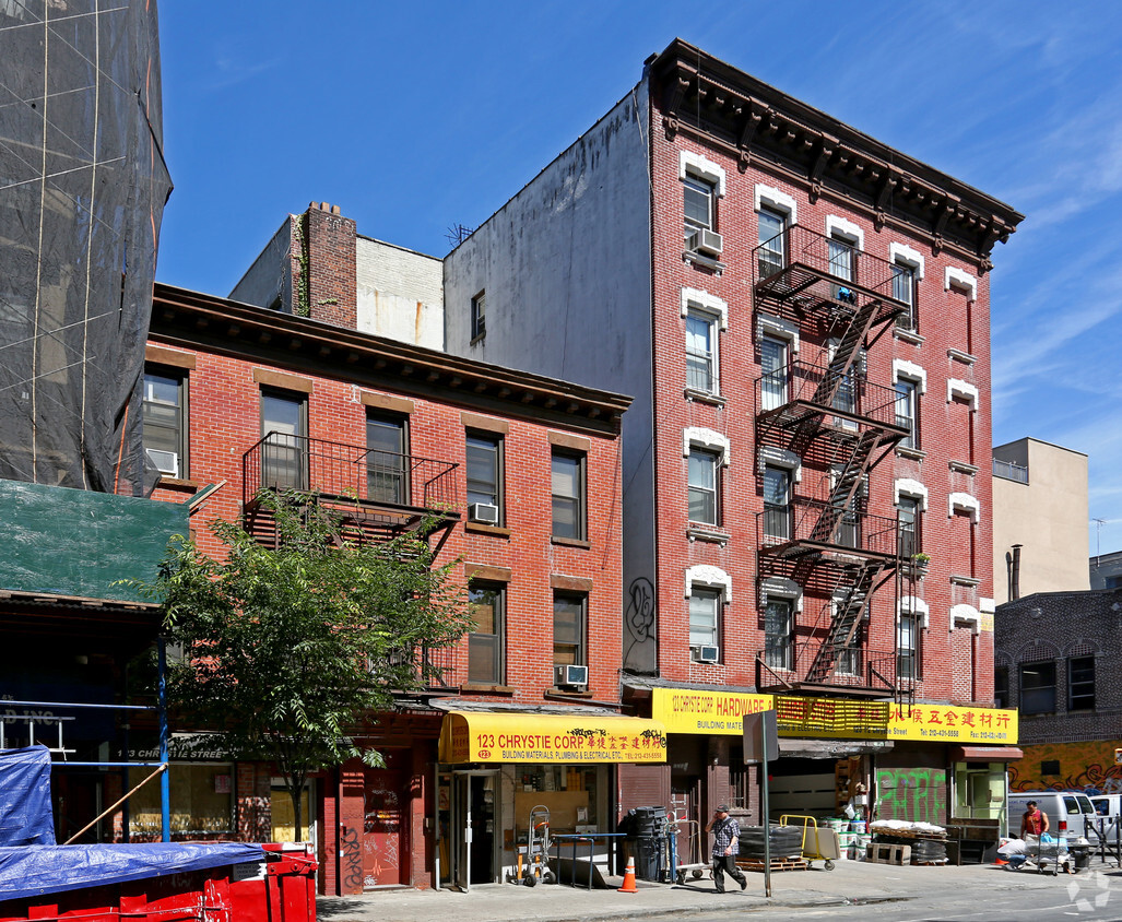 Building Photo - 123 1/2 Chrystie St