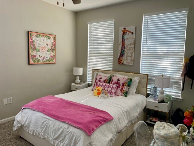 Foto del edificio - 707 Ironwood Ln