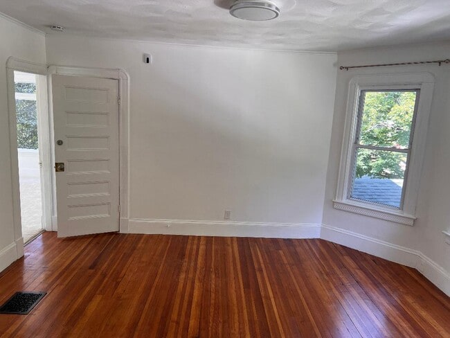 Building Photo - 169 Pineywoods Ave