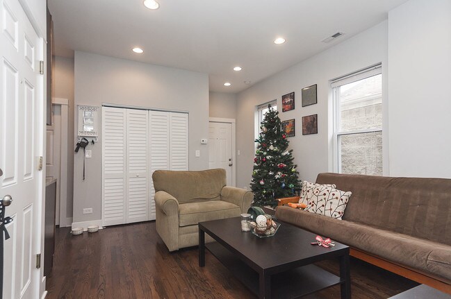 Foto del edificio - 1338 W Huron St