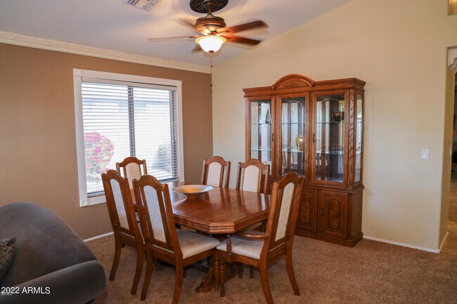 Foto del edificio - 6139 E Rochelle St