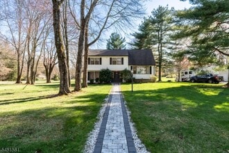Building Photo - 27 Meadowview Rd