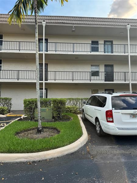 Foto del edificio - 9400 Lime Bay Blvd