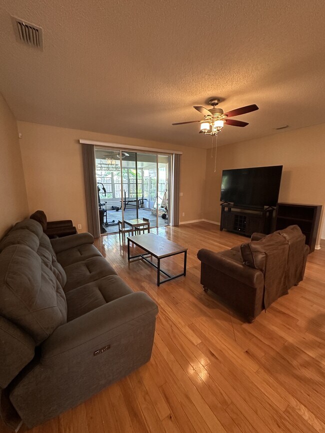 Foto del edificio - 1354 Enclave Dr