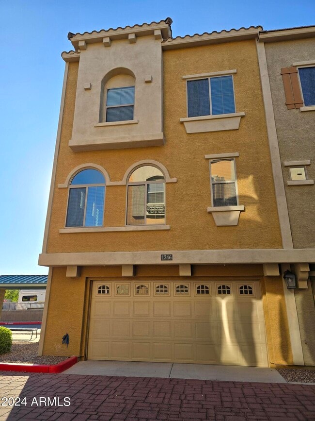 Building Photo - 240 W Juniper Ave