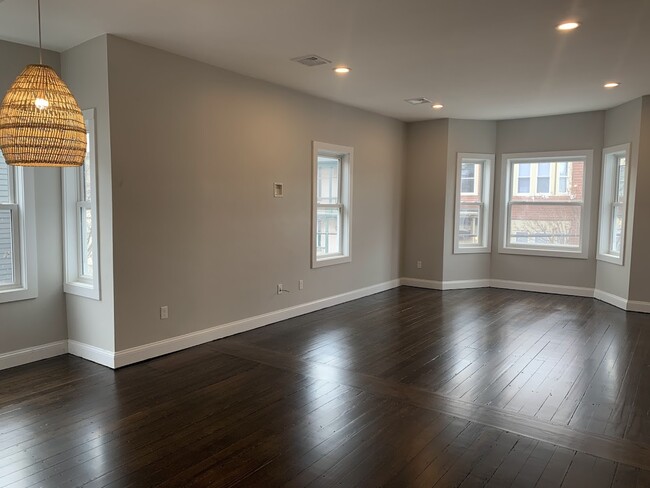 Building Photo - 153 Almy St