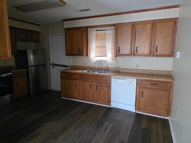 Building Photo - 1370 Lands End