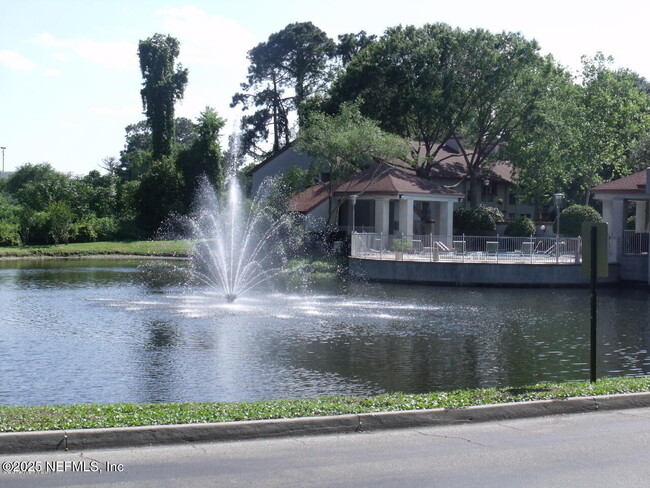 Foto del edificio - 103 Branch Wood Ln