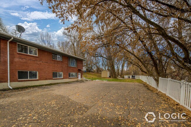 Foto del edificio - 3151 Quincy Ave