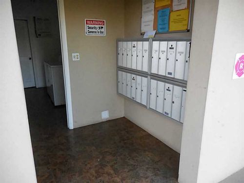 Building Photo - 719 Gardens Dr