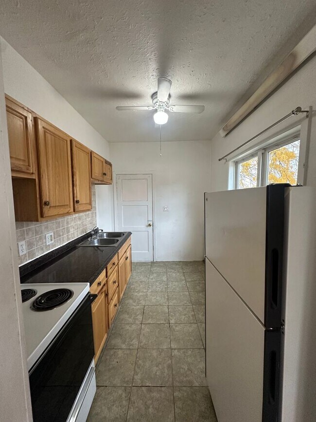 Foto del edificio - 1102 E 14th St