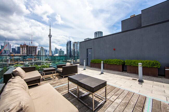Photo du bâtiment - One Bedroom Luxury Building King West