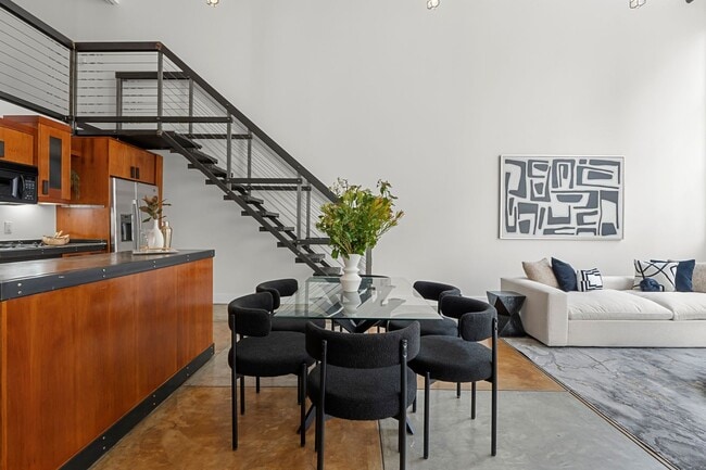 Foto del edificio - Tribeca-style 2 Bed / 2 Bath Loft Available 2/1